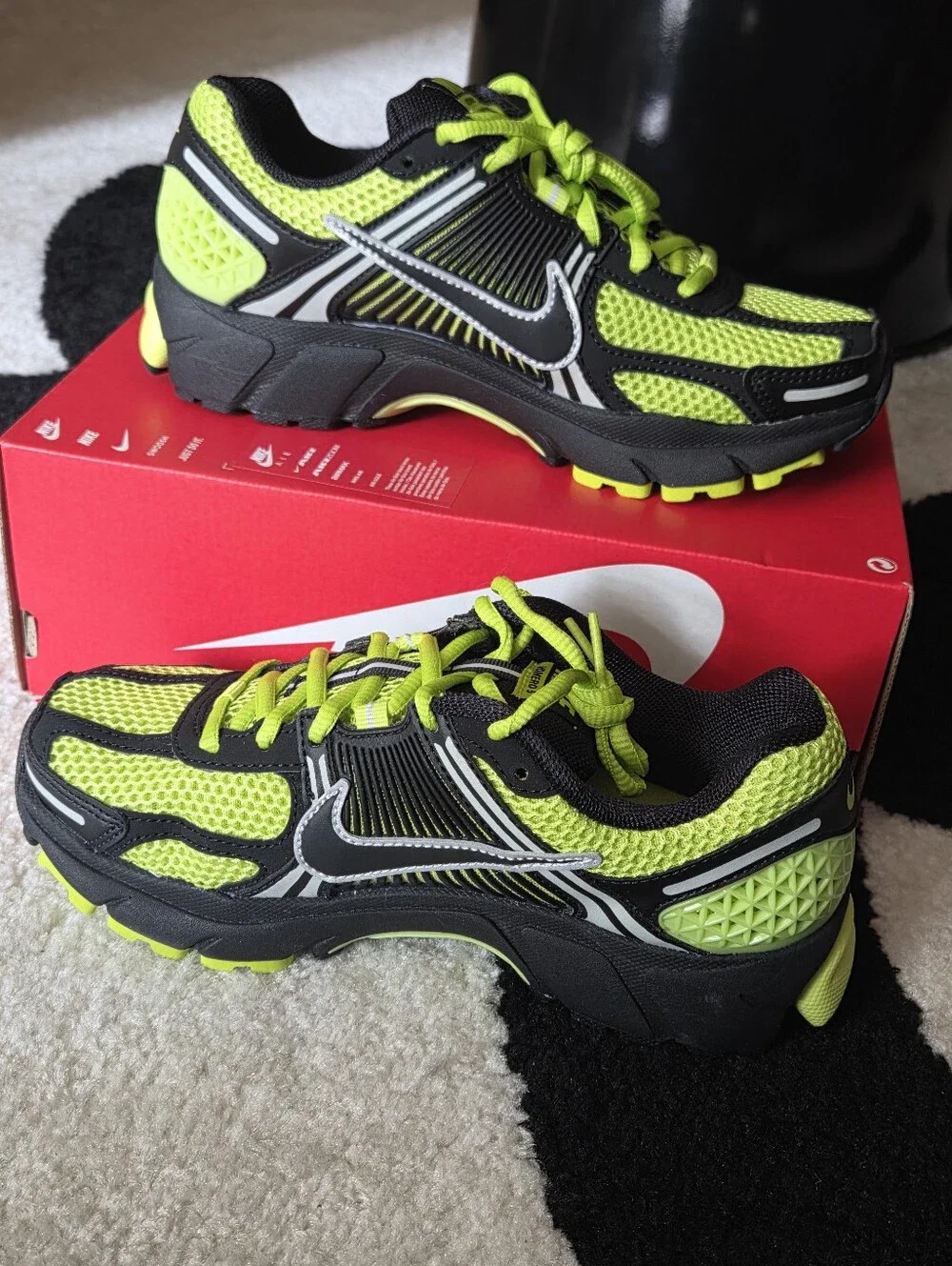 NIKE ZOOM VOMERO 5 SNEAKER SZ 5M/6.5W